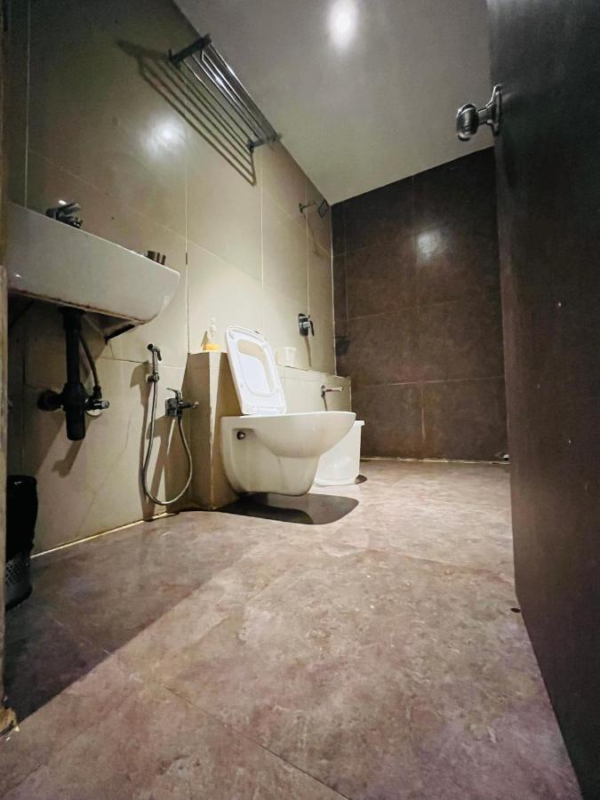 Hotel Nova Vesu Surat Exterior foto